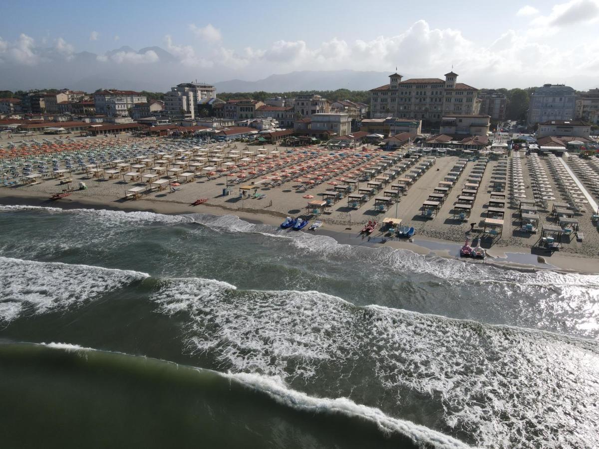 Villa Tina Hotel Viareggio Luaran gambar