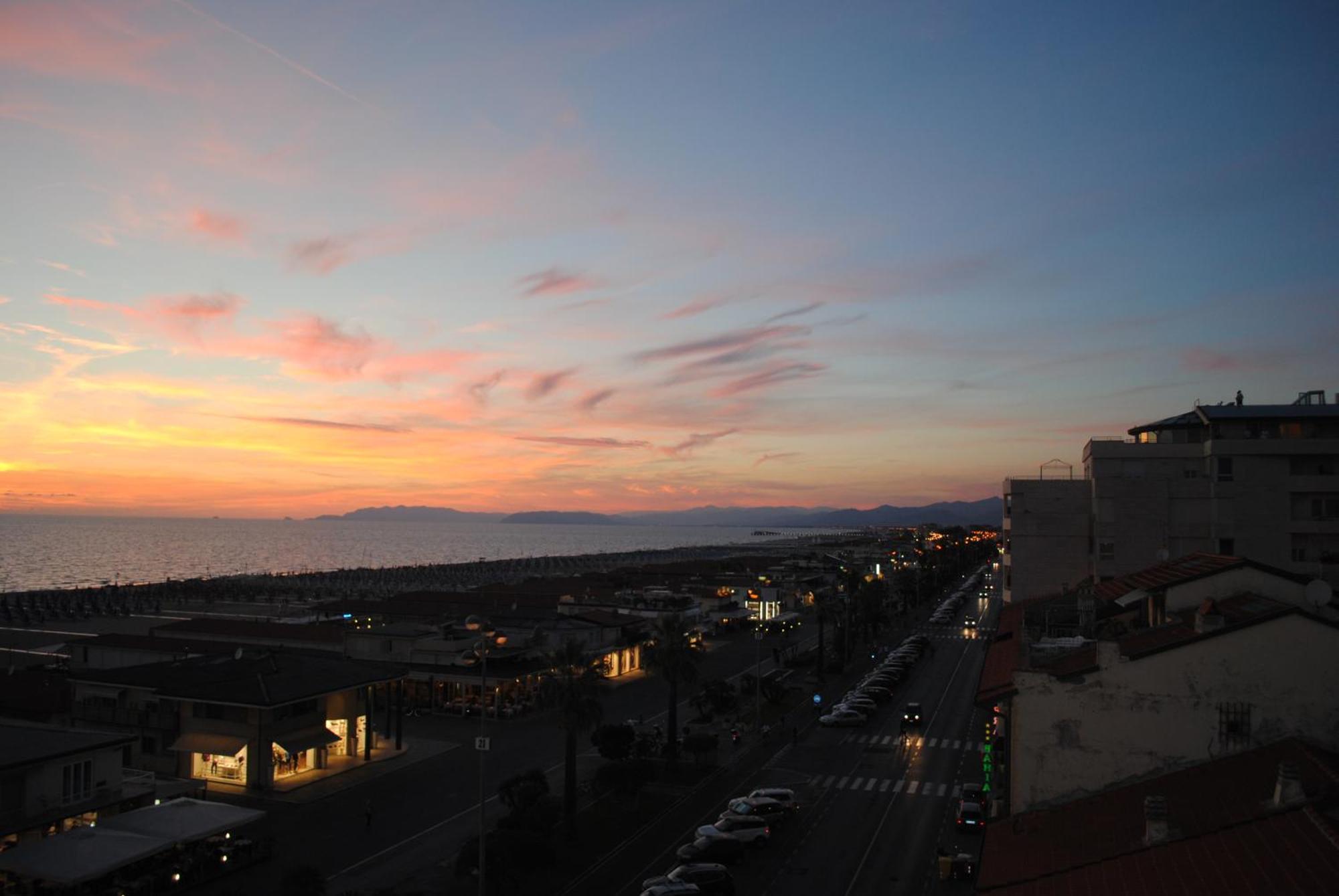 Villa Tina Hotel Viareggio Luaran gambar